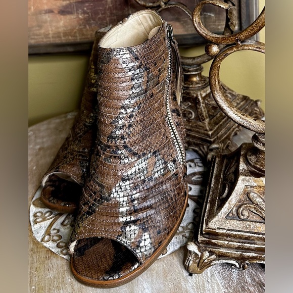 EUC Paul Green “Cayenne” in Platino/Sisal Snake Print Bootie. UK Sz 3.5/US 6 - Picture 5 of 16